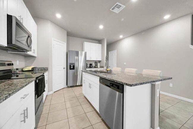 Building Photo - 3550 San Bernardino Wy