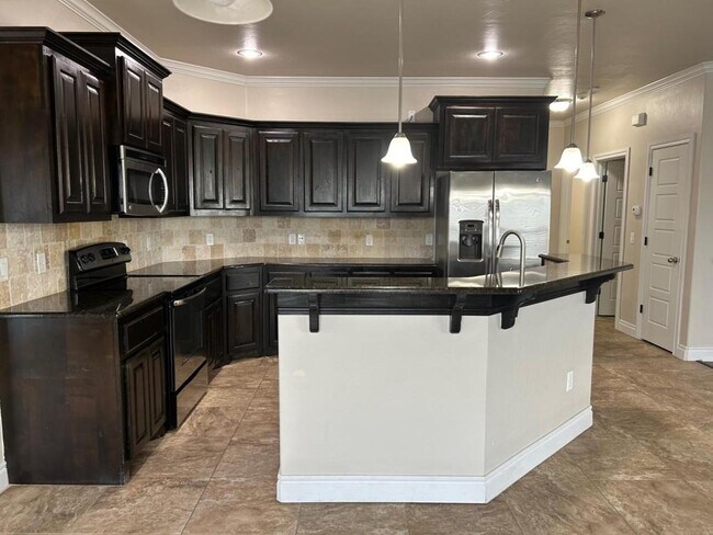 Building Photo - 7702 SW Franks Ct