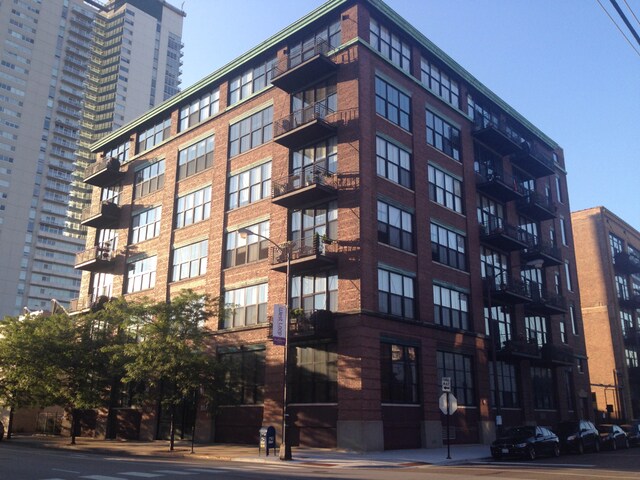 Building Photo - 817 W Washington Blvd