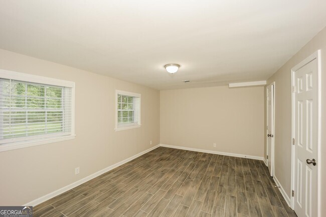 Building Photo - 5285 Chantilly Terrace