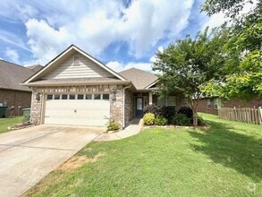 Building Photo - Spacious 4 bedroom, 3 bathroom single fami...
