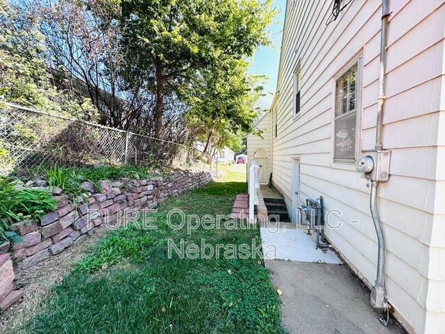 Building Photo - 830 S 54th St