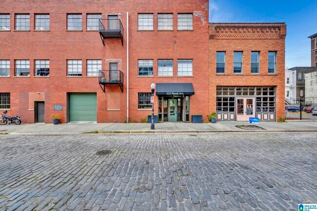 Building Photo - 2112 Morris Ave