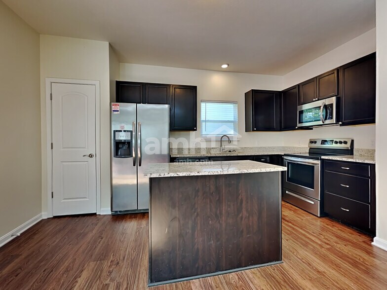 Building Photo - 4828 Jessica Suzanne Dr