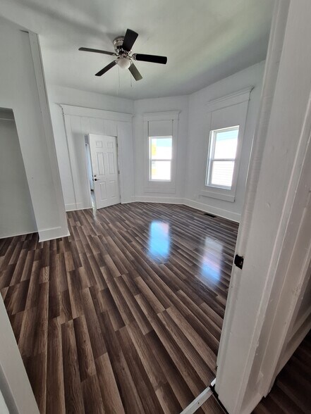 Building Photo - 515 W Franklin St