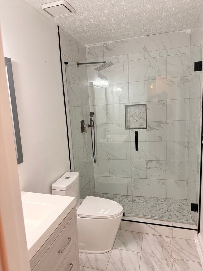 Building Photo - 1360 Avalon Dr