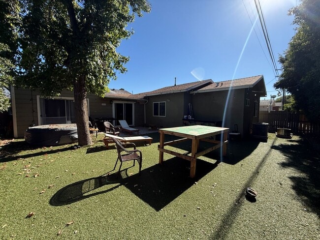 Primary Photo - 7BD/4BA w/ Driveway Parking and Backyard!