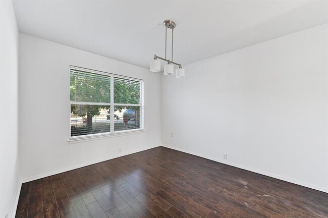 Building Photo - 480 Camelia Pkwy