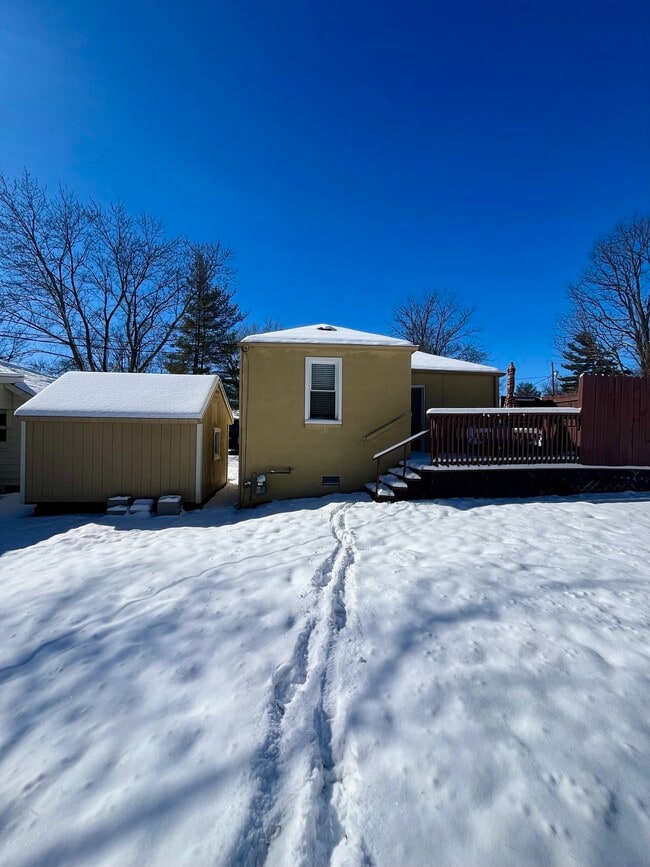 Building Photo - 161 Bosstick Ave