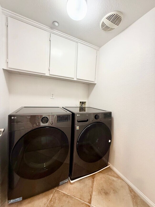 Building Photo - 2810 Piantino Cir