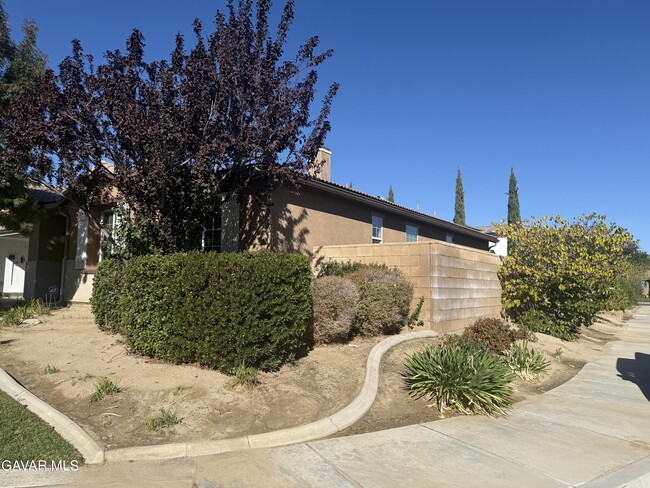 Building Photo - 1233 Wellington Dr