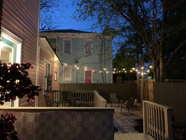 Building Photo - Stunning 3 bedroom/2bath Victorian home