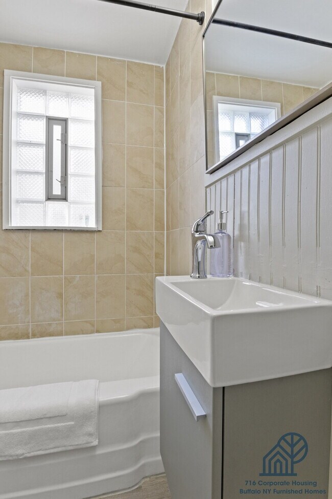Building Photo - Furnished 2-Bedroom Apartment Minutes from Highmark Stadium