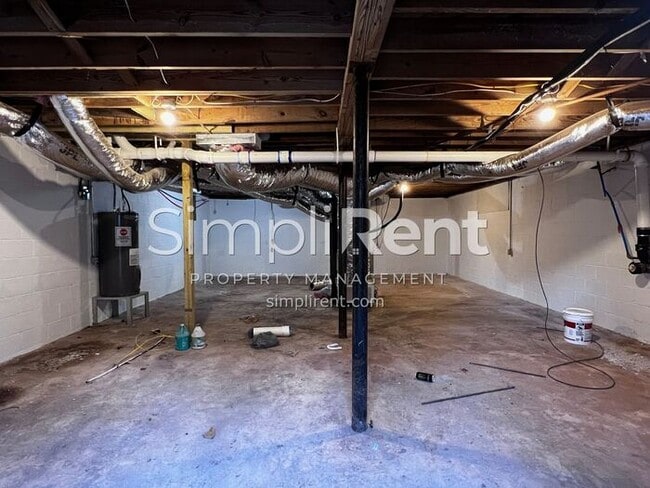 Building Photo - FULLY RENOVATED! 3 Bdrm / 1 Bath - 1st Month FREE with a 13 mo lease