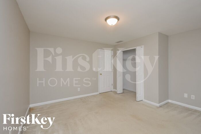 Building Photo - 1715 Foxwood Glen SE