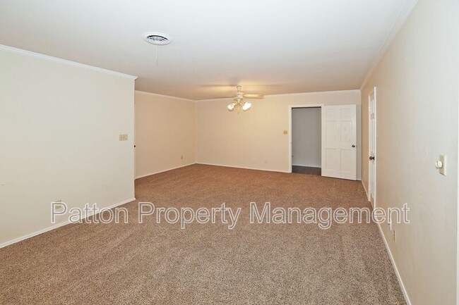 Building Photo - 21 Edgewood Ln