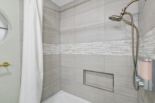 Building Photo - 328 Shawnee Trail