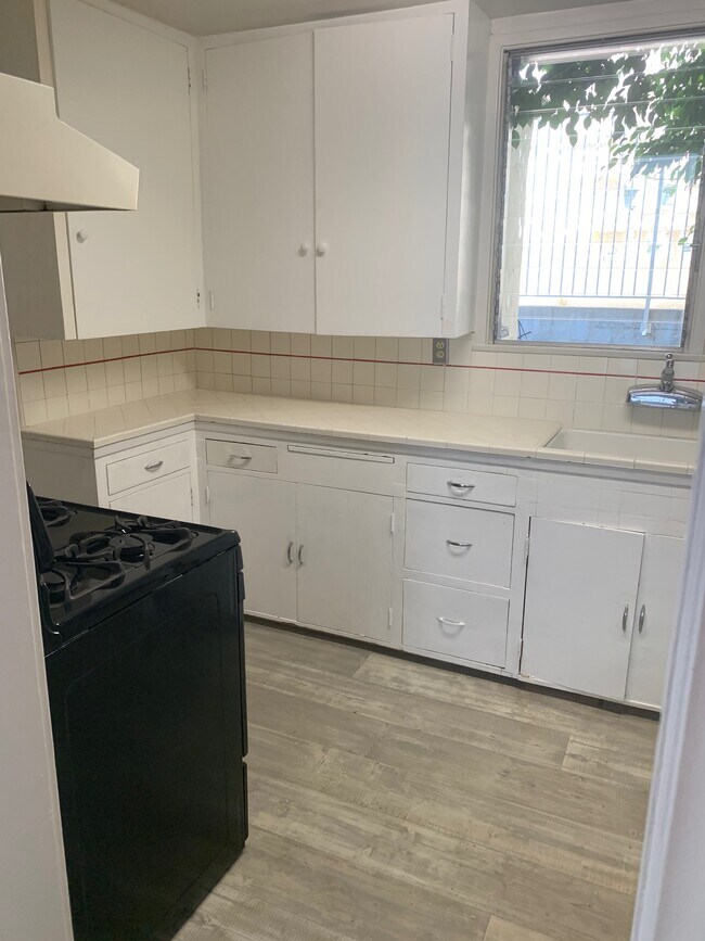 Kitchen - 10730 Palms Blvd