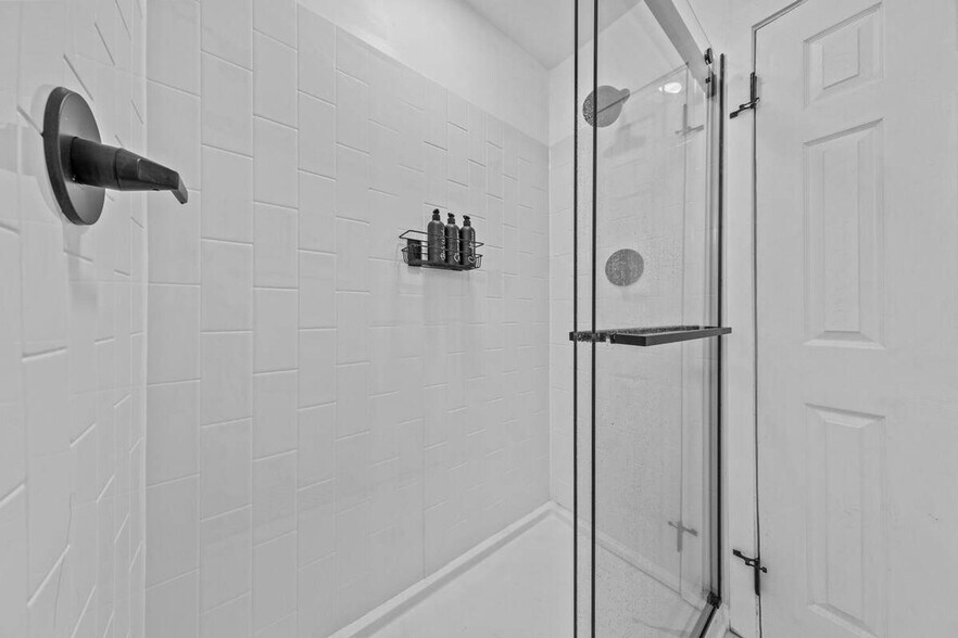 Building Photo - 172 Cherry St