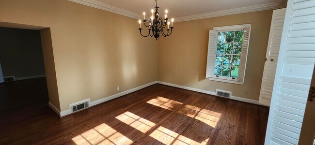 Building Photo - Wonderful home in Overlook!