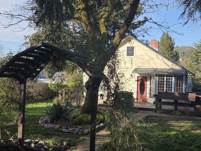 Building Photo - 1764 SE Douglas Ave