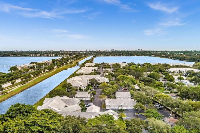 Building Photo - 2880 N Oakland Forest Dr