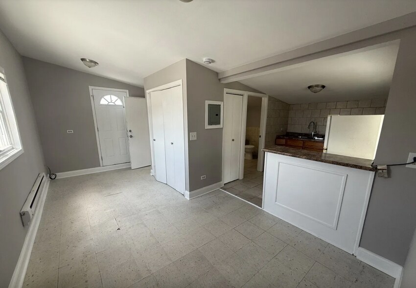 Building Photo - 2349 N Lorel Ave