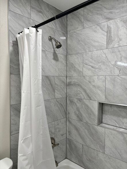 Shared bathroom - 726 Bancroft Way