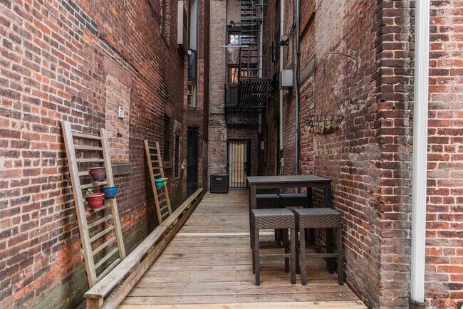 Building Photo - 465 Jersey Ave