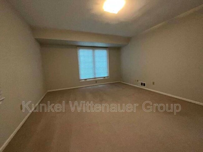 Building Photo - 43 Powder Creek Dr