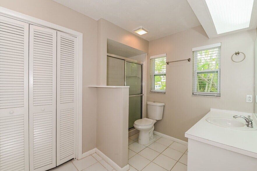 Building Photo - 349 Bay Meadows Dr