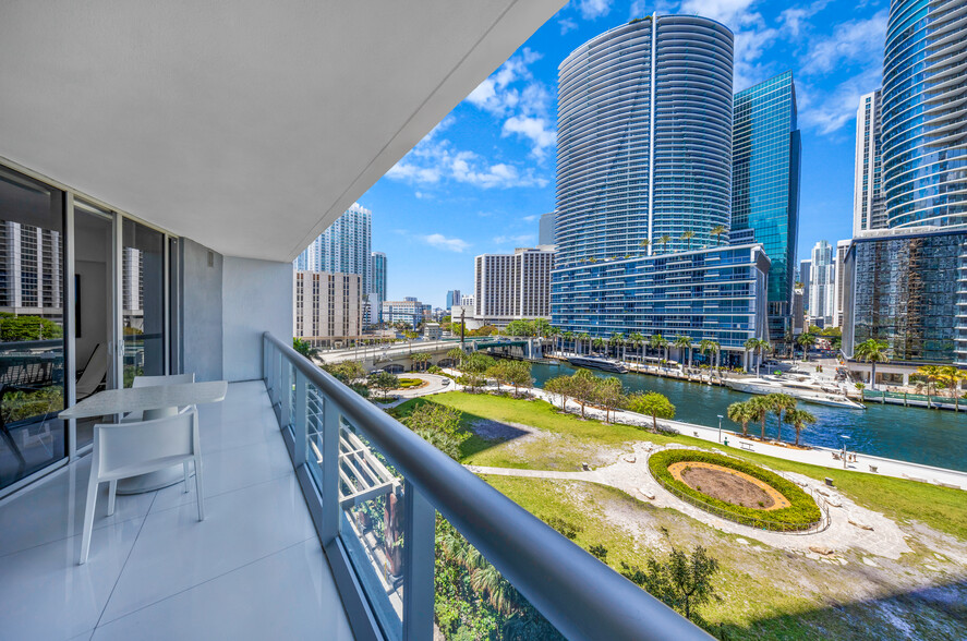 Building Photo - 475 Brickell Ave