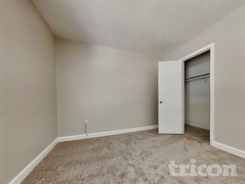 Building Photo - 2543 Mistletoe Ln SW