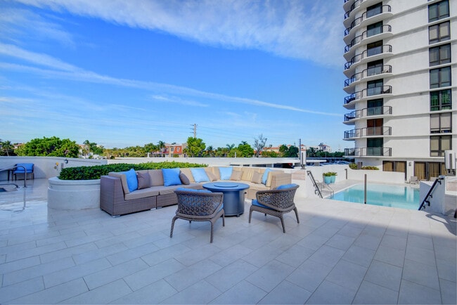 Building Photo - 250 S Ocean Blvd