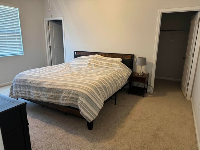 Building Photo - Kentbury Court