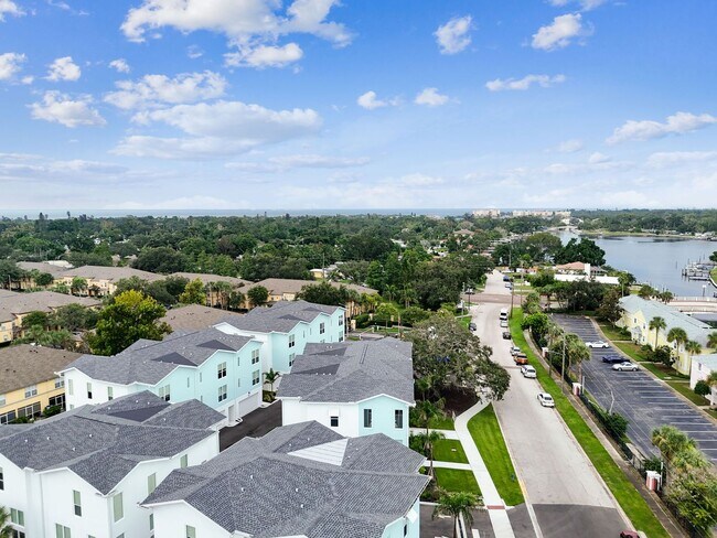 Building Photo - A charming coastal townhouse, just minutes from downtown St. Pete!