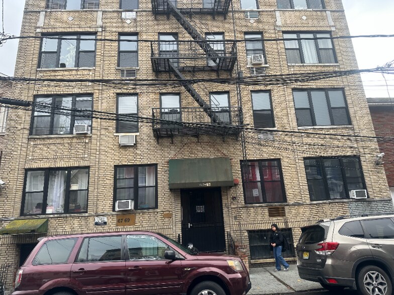 Building Photo - 67 Brinkerhoff St