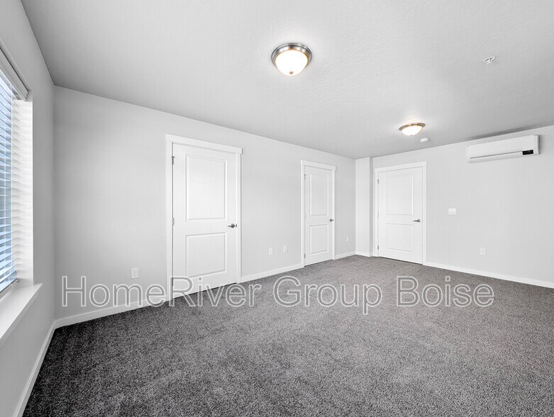 Building Photo - 857 E Travel Ln