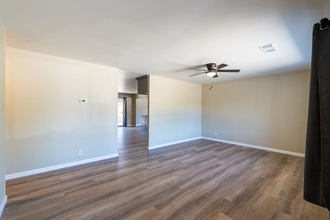Building Photo - 1525 Jasmine Way