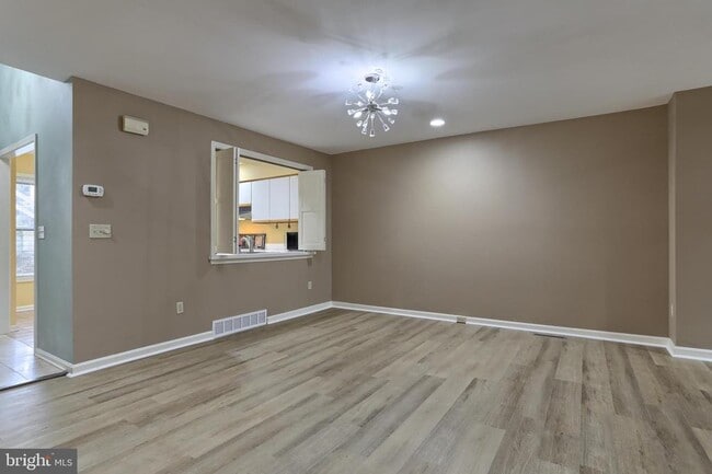 Building Photo - 1127 Wicklow Ct