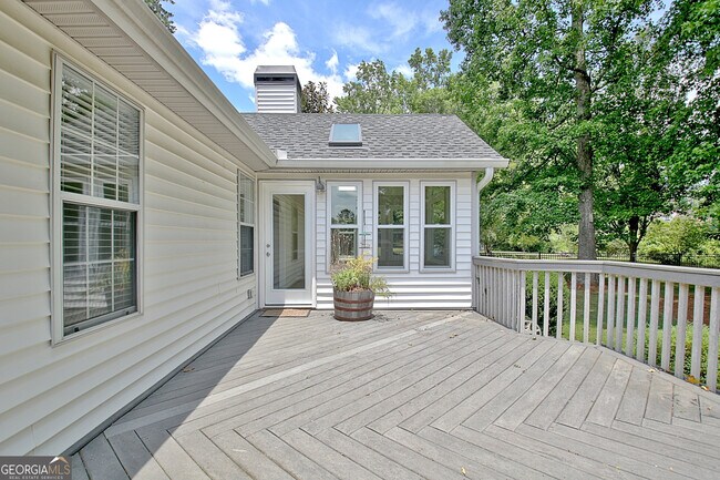 Building Photo - 303 Calgary Dr