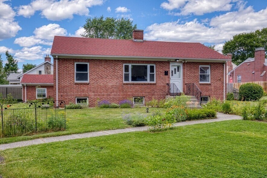 Primary Photo - 485 Hamilton St