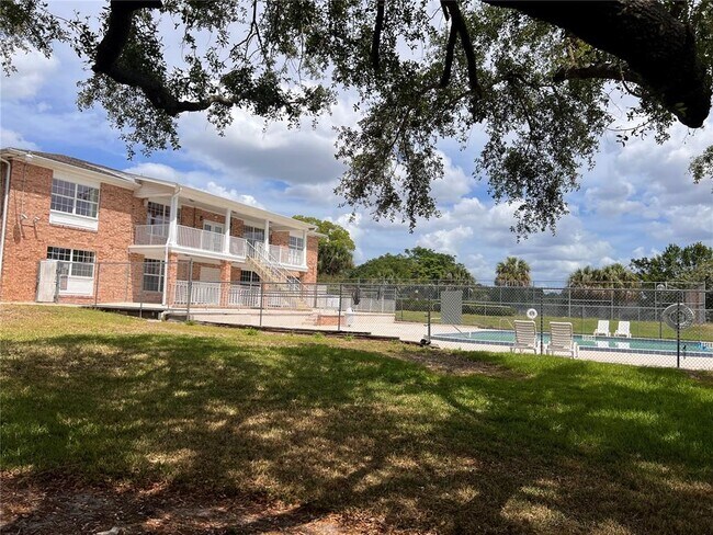 Building Photo - 4210 Lake Underhill Rd