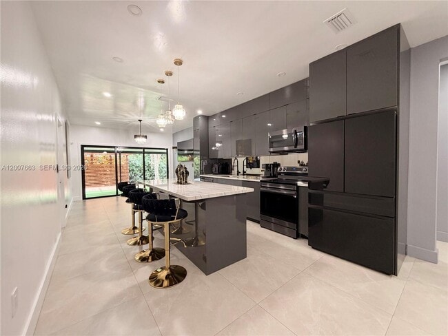 Building Photo - 86 NW 4th St