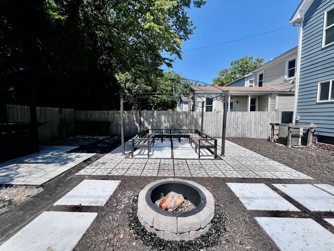 Building Photo - Gorgeous 4 bedroom 3 bath new construction...
