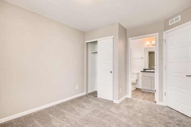 Building Photo - 3 Bedroom Townhomes For Rent