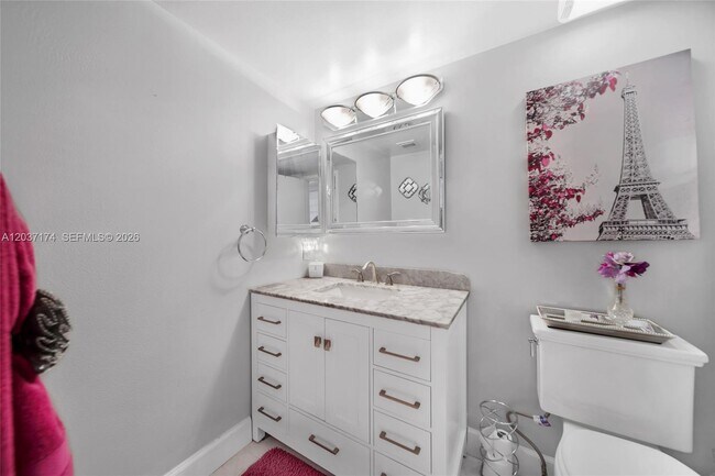 Building Photo - 7601 E Treasure Dr