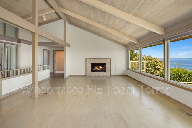 Building Photo - 10837 Bill Point Bluff NE