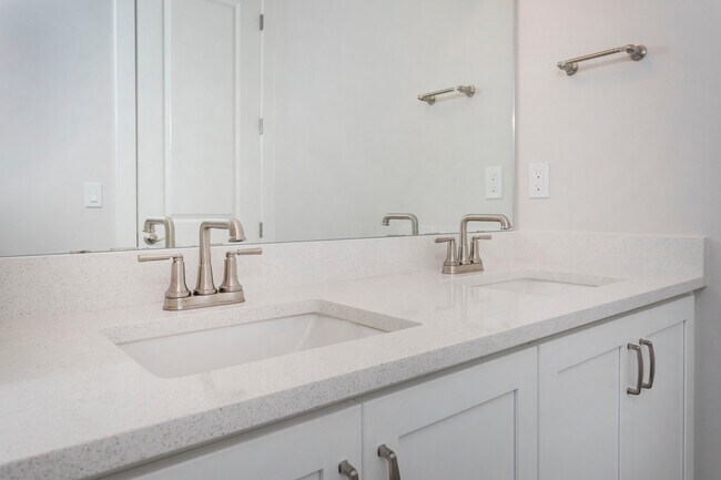 Building Photo - 6533 Lupine Ln