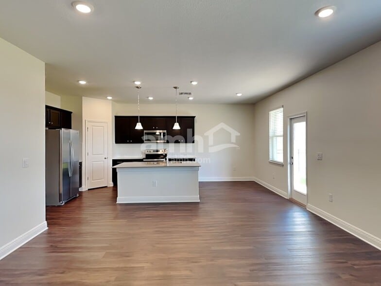 Building Photo - 14609 Cedar Ml Dr